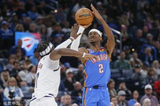 一个备受关 一个备受关